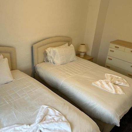 Family Home Near Cribbs Causeway And The Wave, Just 2 Minutes From Airbus And Rolls Royce Bristol Kültér fotó