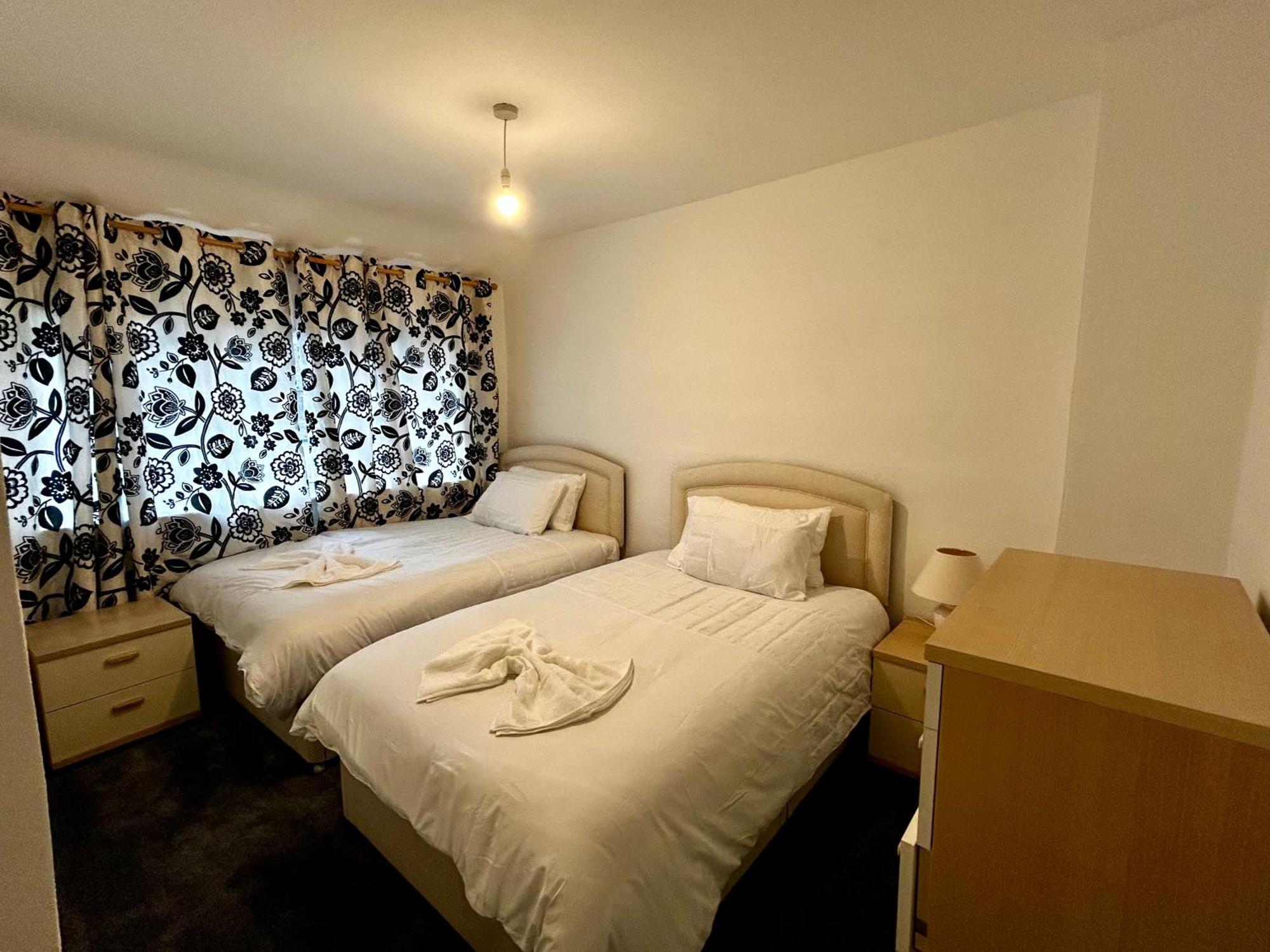 Family Home Near Cribbs Causeway And The Wave, Just 2 Minutes From Airbus And Rolls Royce Bristol Kültér fotó